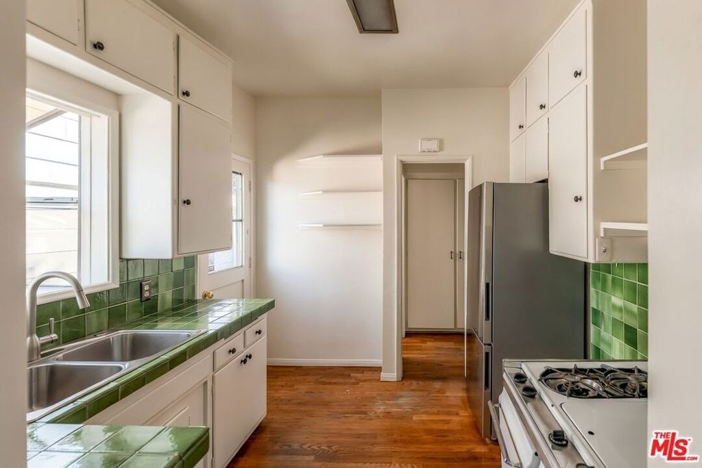 2409 Panorama Terrace - Photo 10