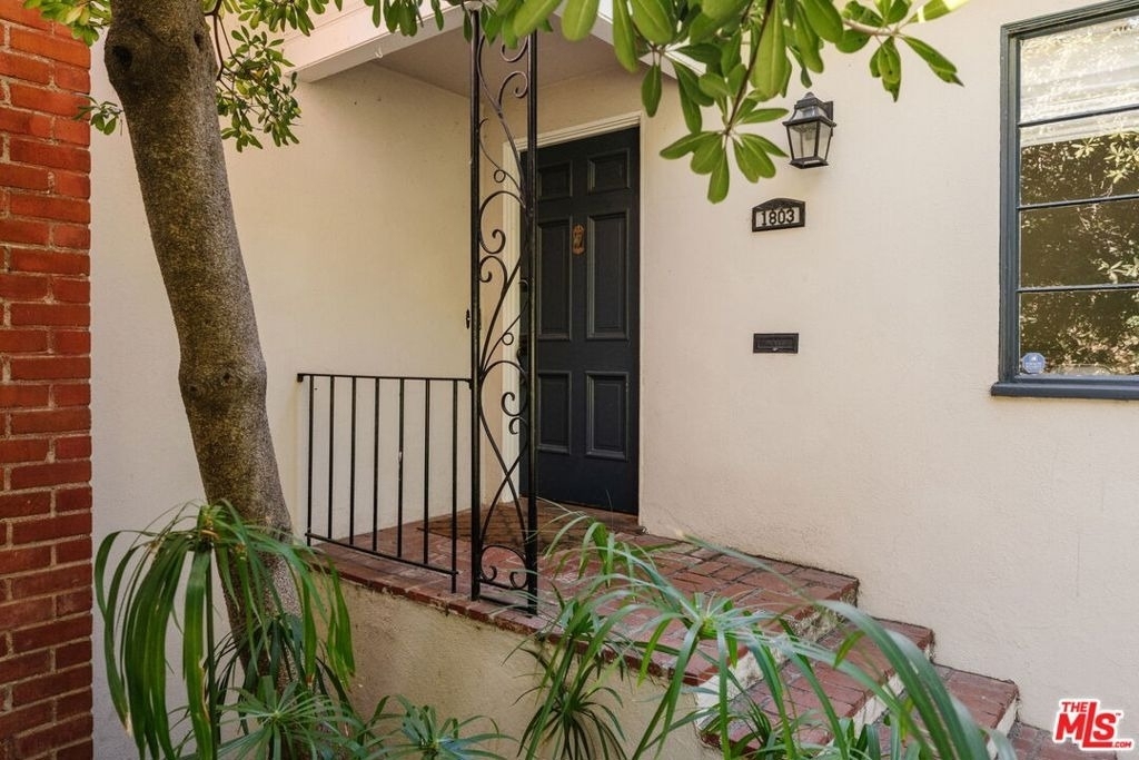 1803 N Stanley Avenue - Photo 1