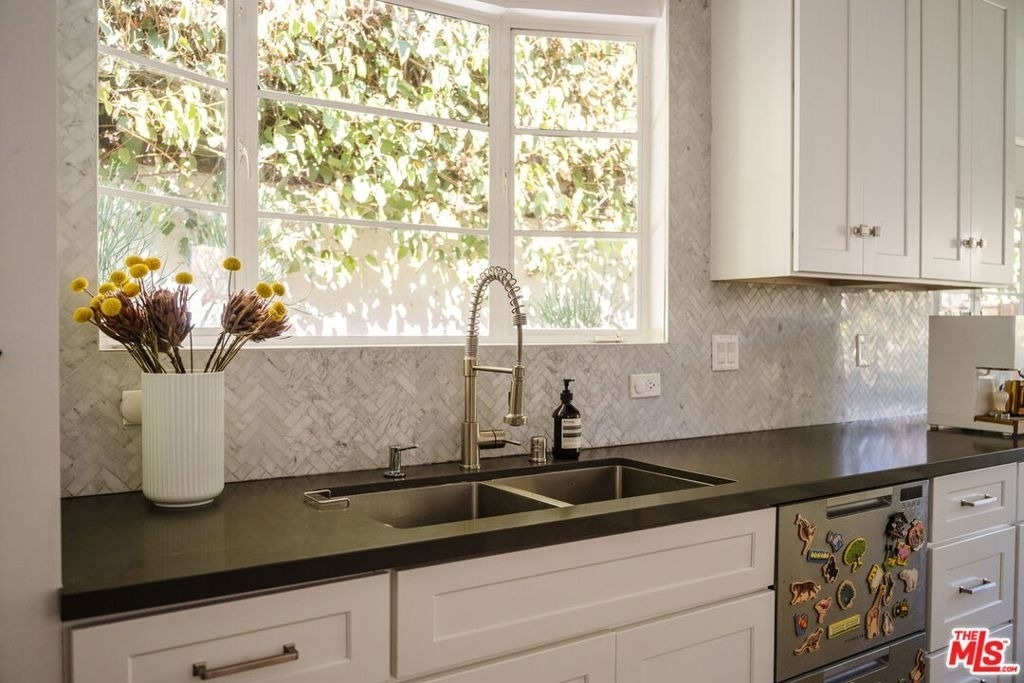 1803 N Stanley Avenue - Photo 6
