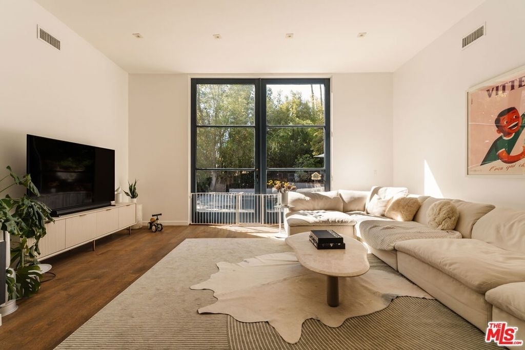 1803 N Stanley Avenue - Photo 3
