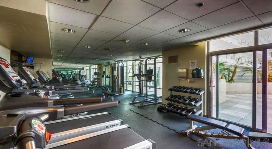 425 W Beech St - Photo 8