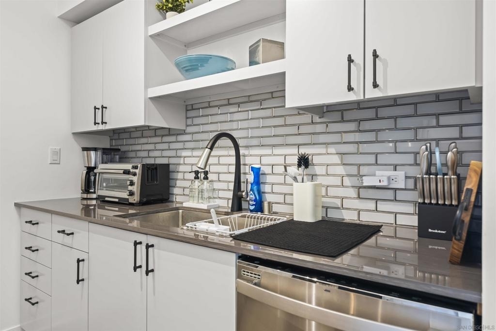 425 W Beech Street - Photo 6