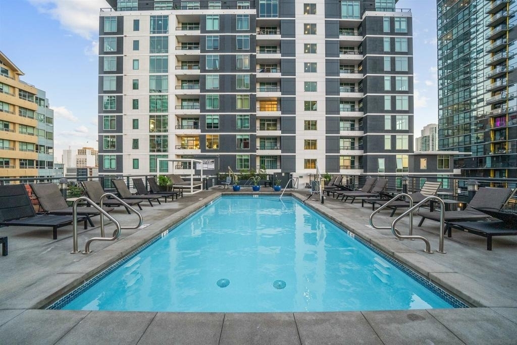 425 W Beech Street - Photo 33