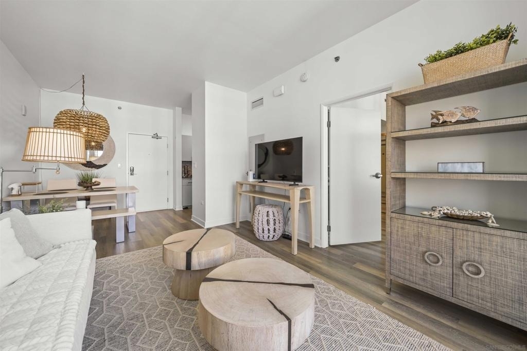 425 W Beech Street - Photo 22