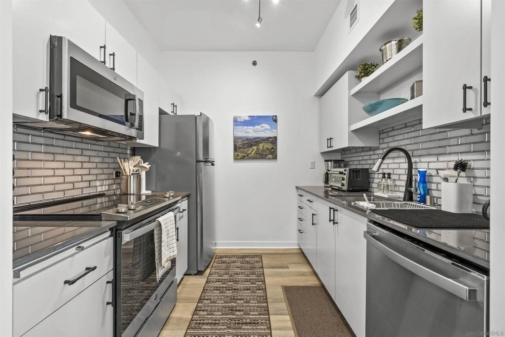 425 W Beech Street - Photo 5