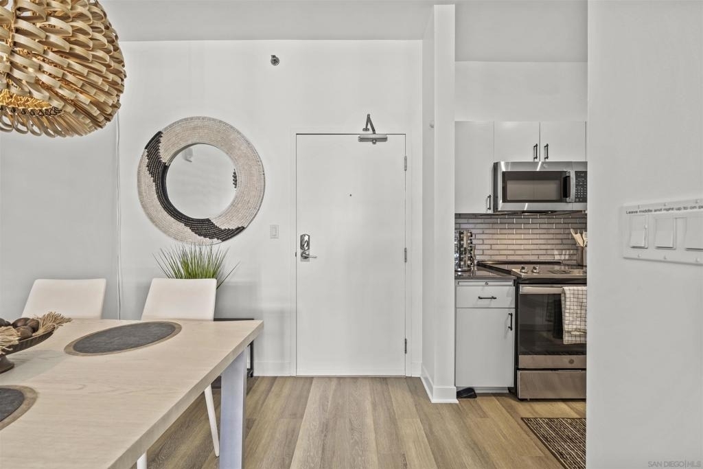 425 W Beech Street - Photo 1