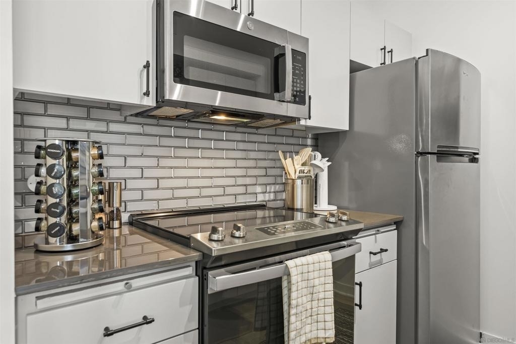 425 W Beech Street - Photo 3