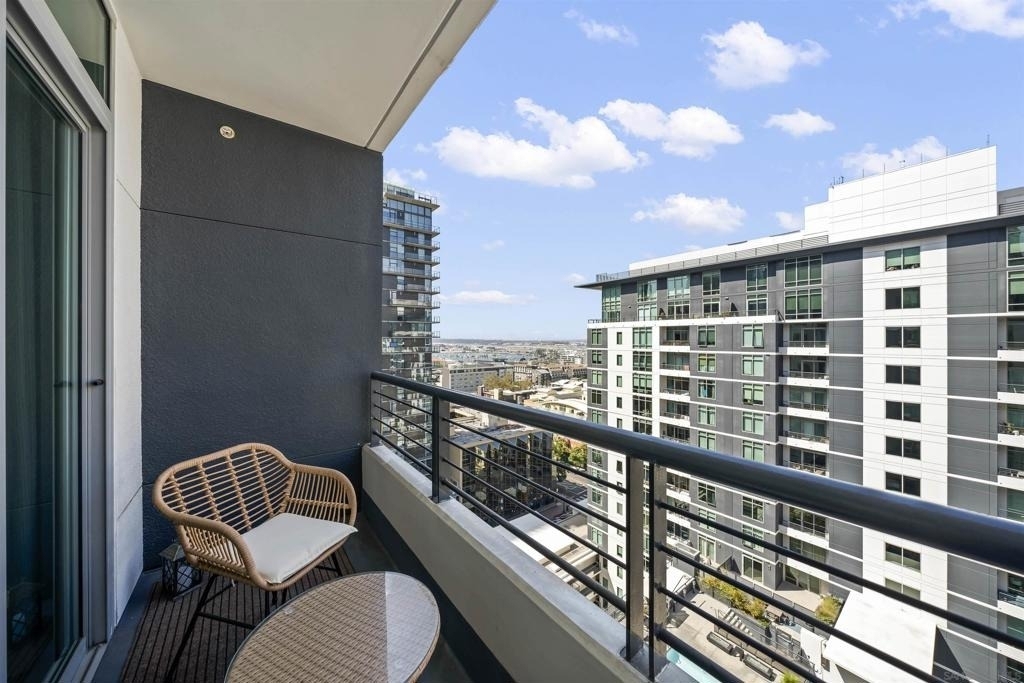 425 W Beech Street - Photo 18