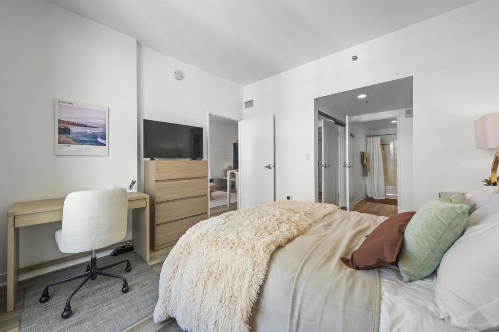 425 W Beech Street - Photo 23