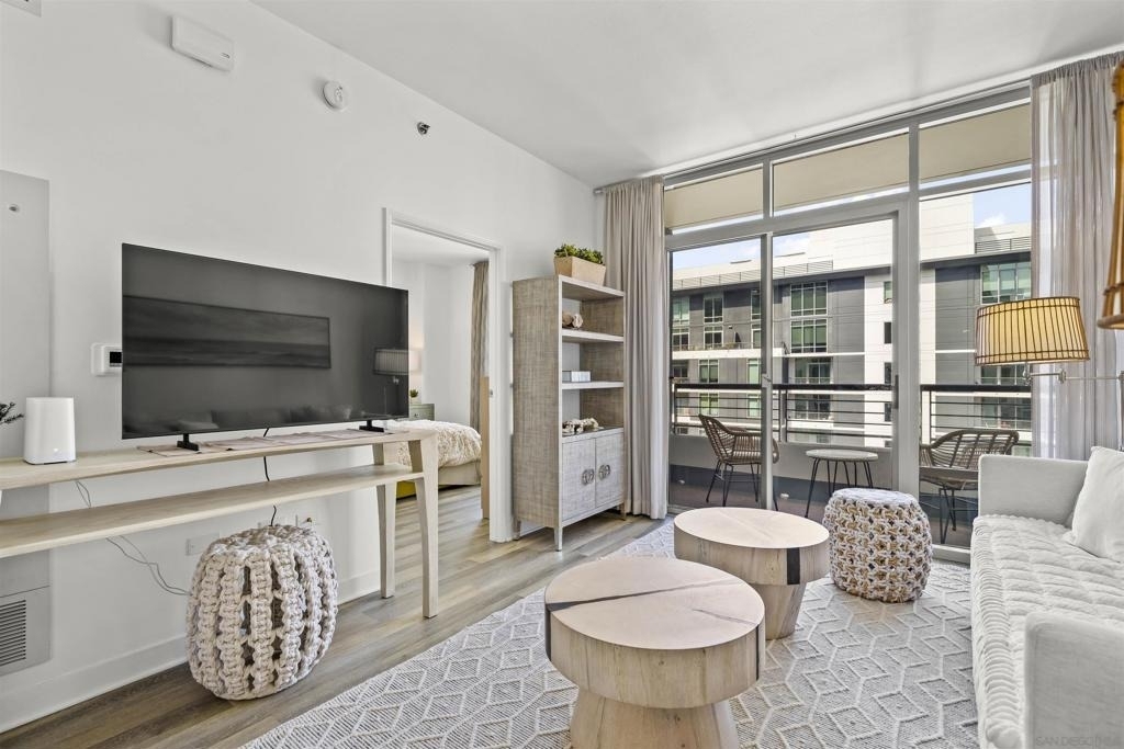 425 W Beech Street - Photo 14