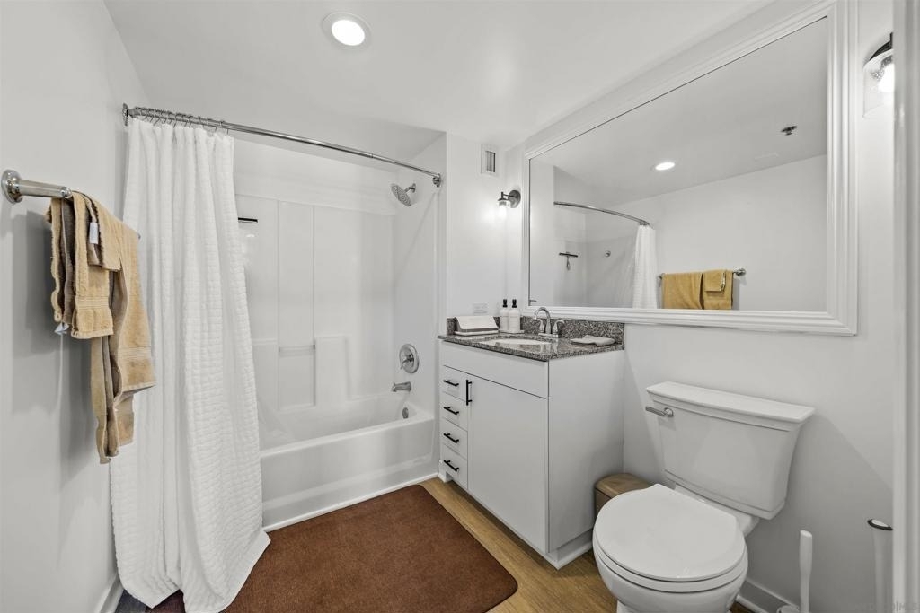 425 W Beech Street - Photo 29