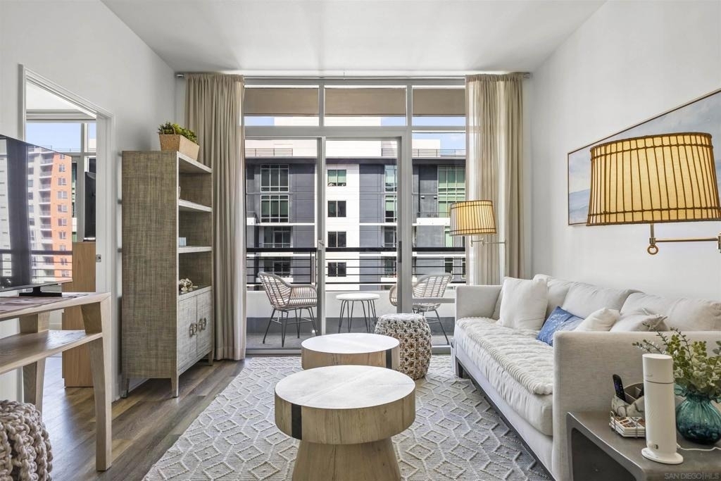 425 W Beech Street - Photo 11