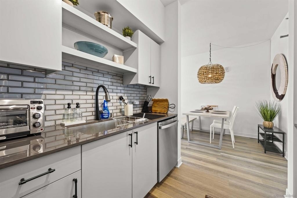 425 W Beech Street - Photo 7