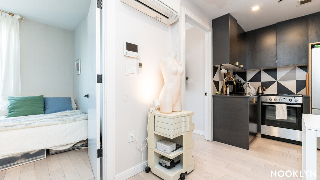 978 Kent Ave 11205 - Photo 4