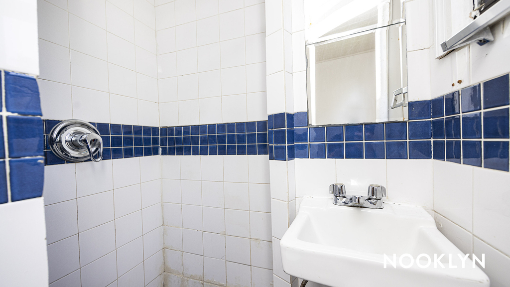 369 Menahan St 11237 - Photo 5