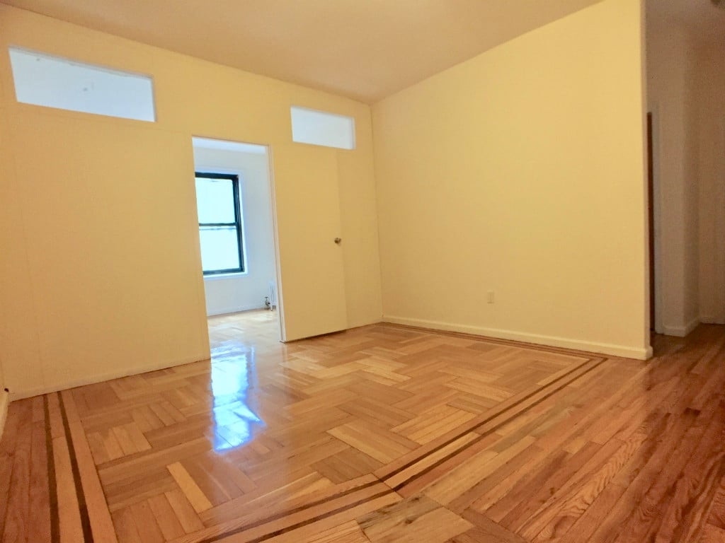 30 Dongan Place - Photo 2
