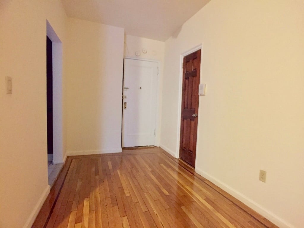 30 Dongan Place - Photo 3