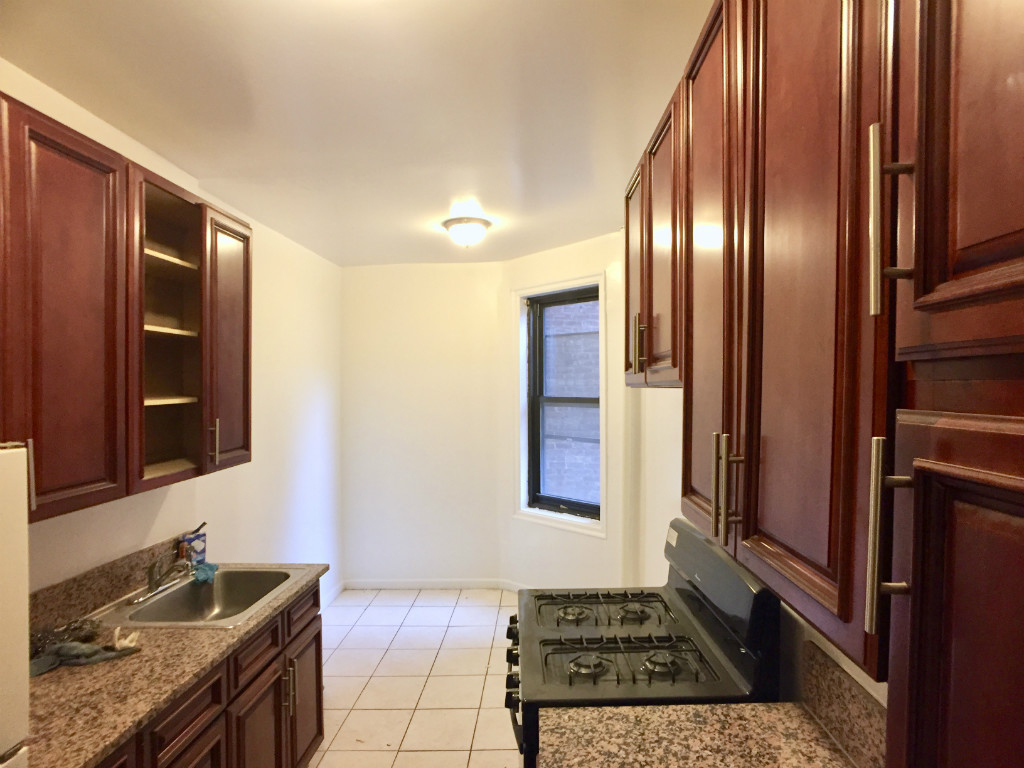 30 Dongan Place - Photo 4