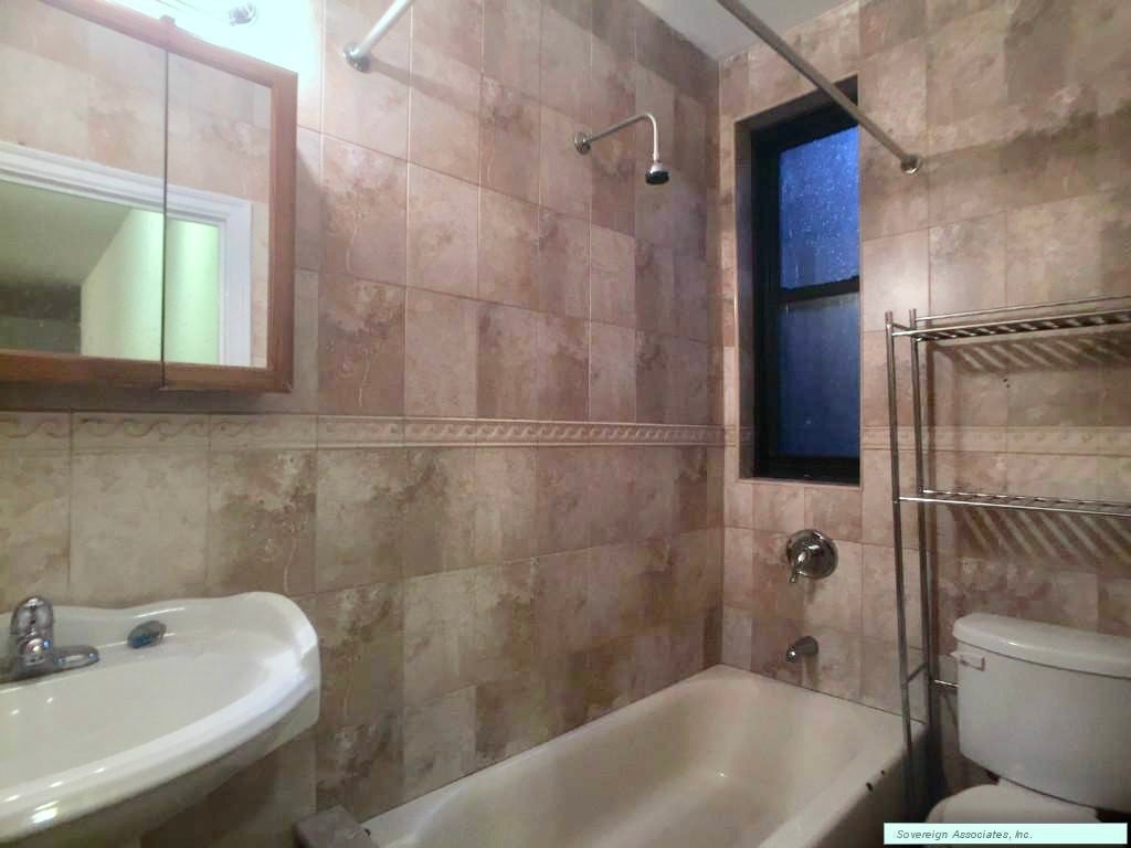 30 Dongan Place - Photo 7