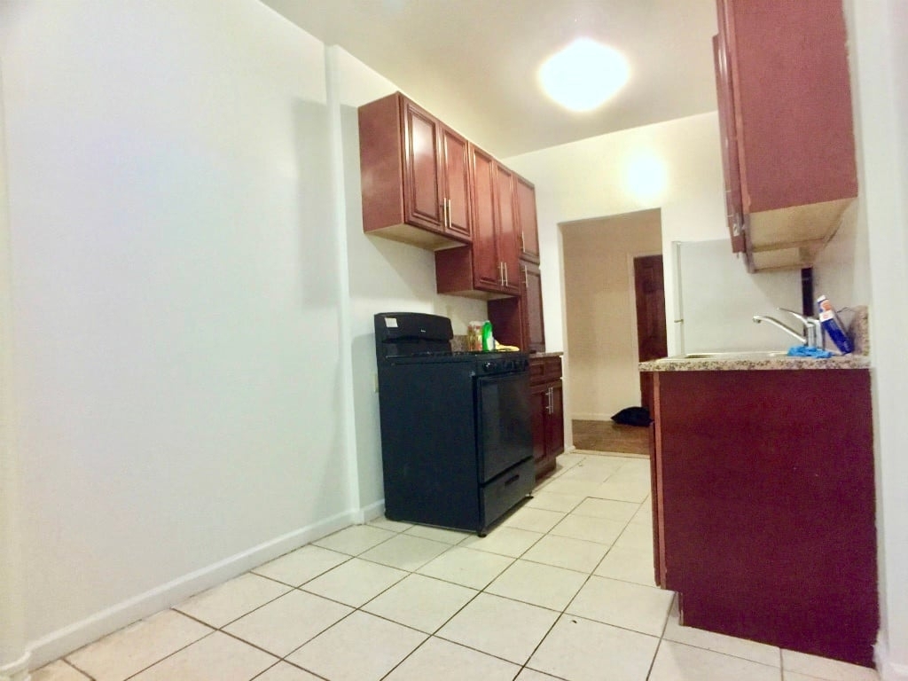 30 Dongan Place - Photo 8