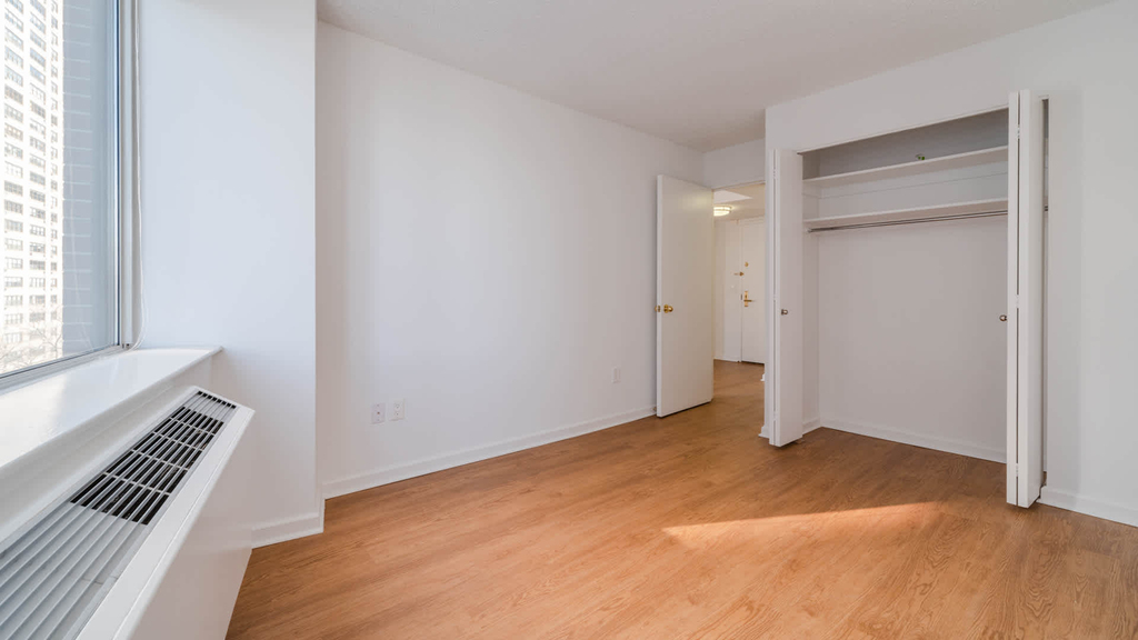 180 Riverside Blvd - Photo 27