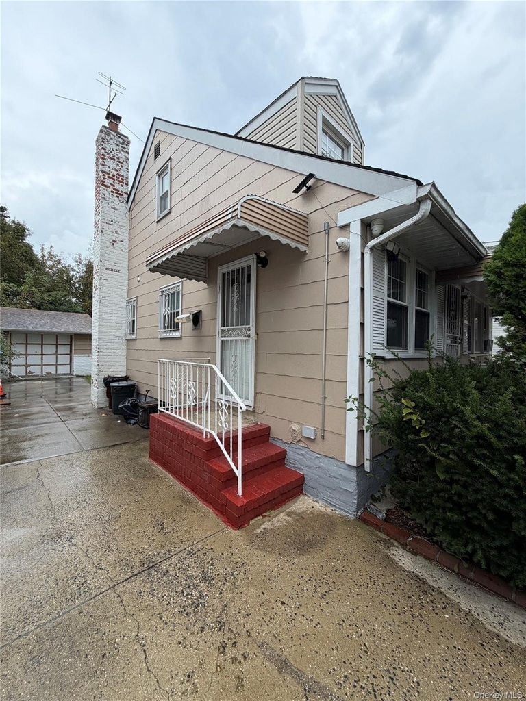 147-30 Huxley Street - Photo 1