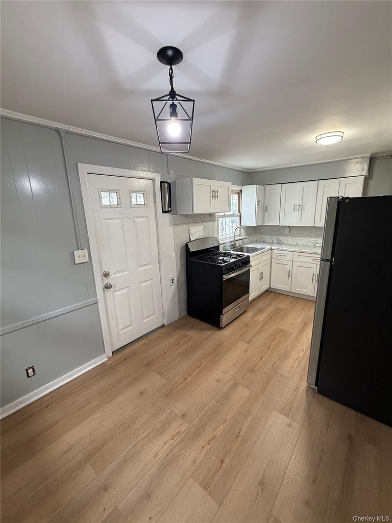 147-30 Huxley Street - Photo 3