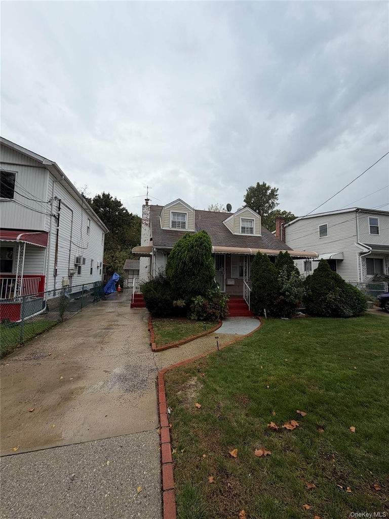 147-30 Huxley Street - Photo 0