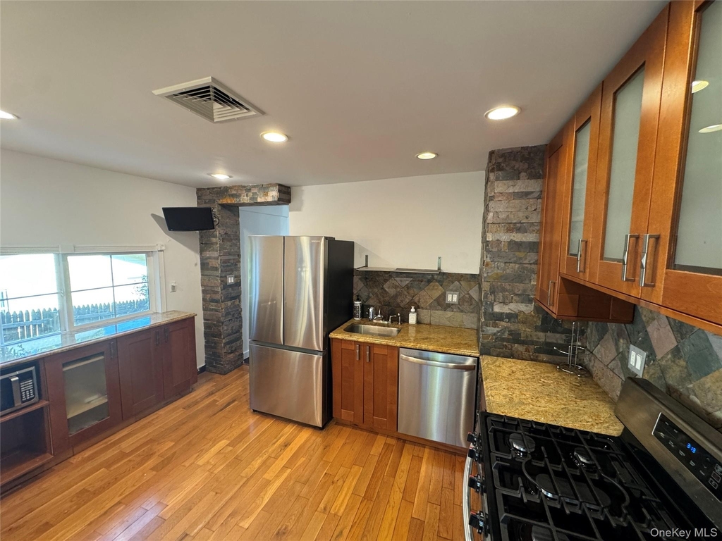 7 Warner Avenue - Photo 3