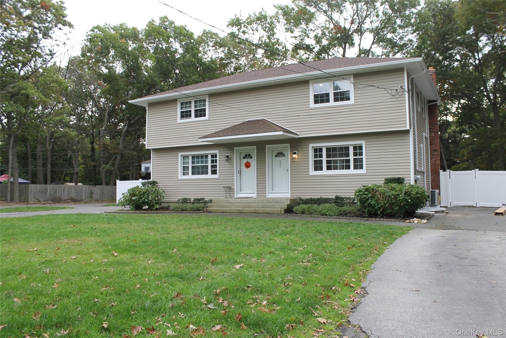 448 Terry Boulevard - Photo 0