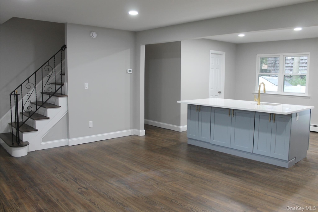 448 Terry Boulevard - Photo 3