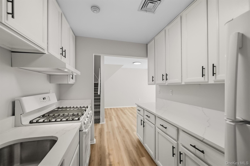 10-12 Chestnut Street - Photo 18