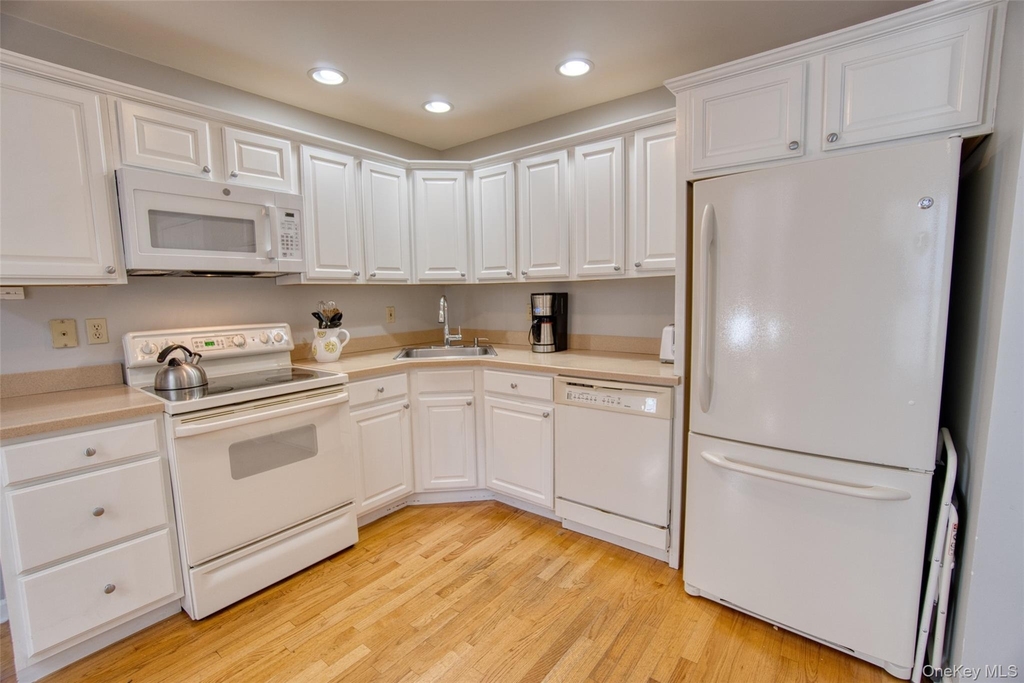 208 Cinnamon Circle - Photo 11