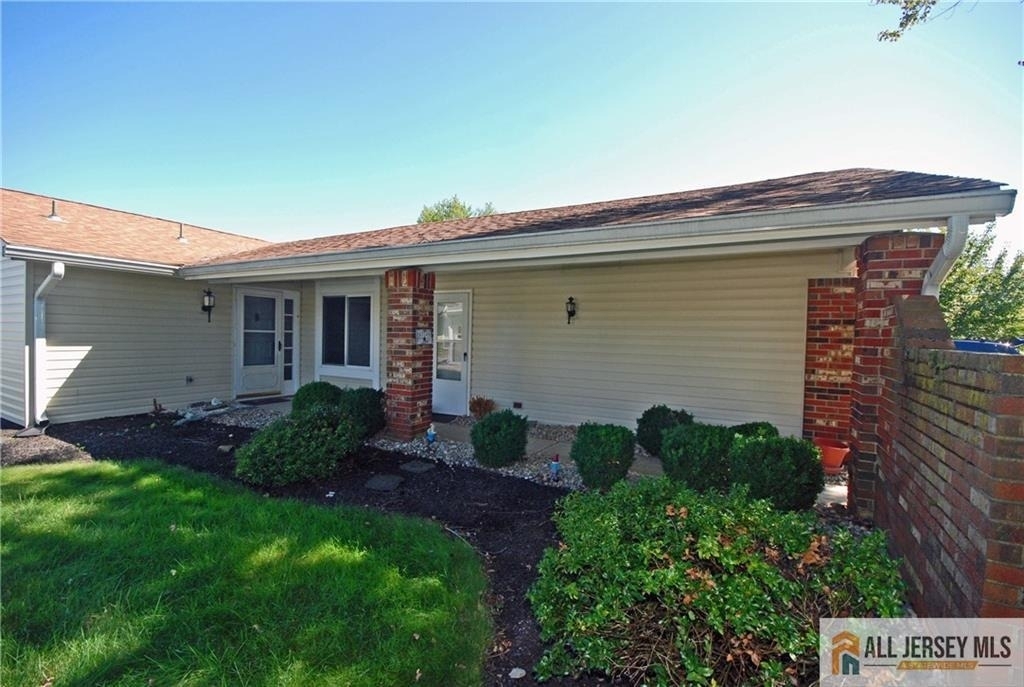 187 Newport Road - Photo 2