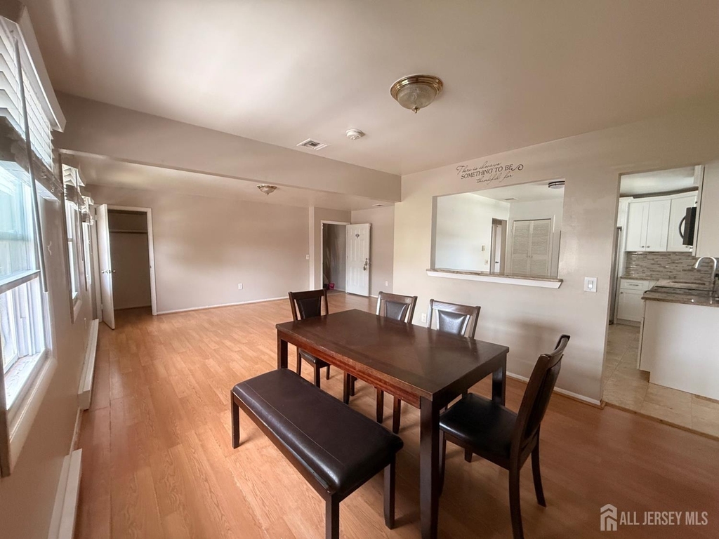 28 Girard Avenue - Photo 3