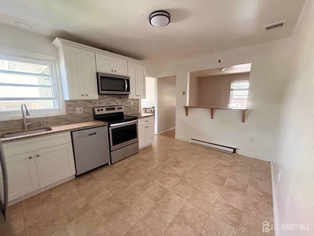 28 Girard Avenue - Photo 4