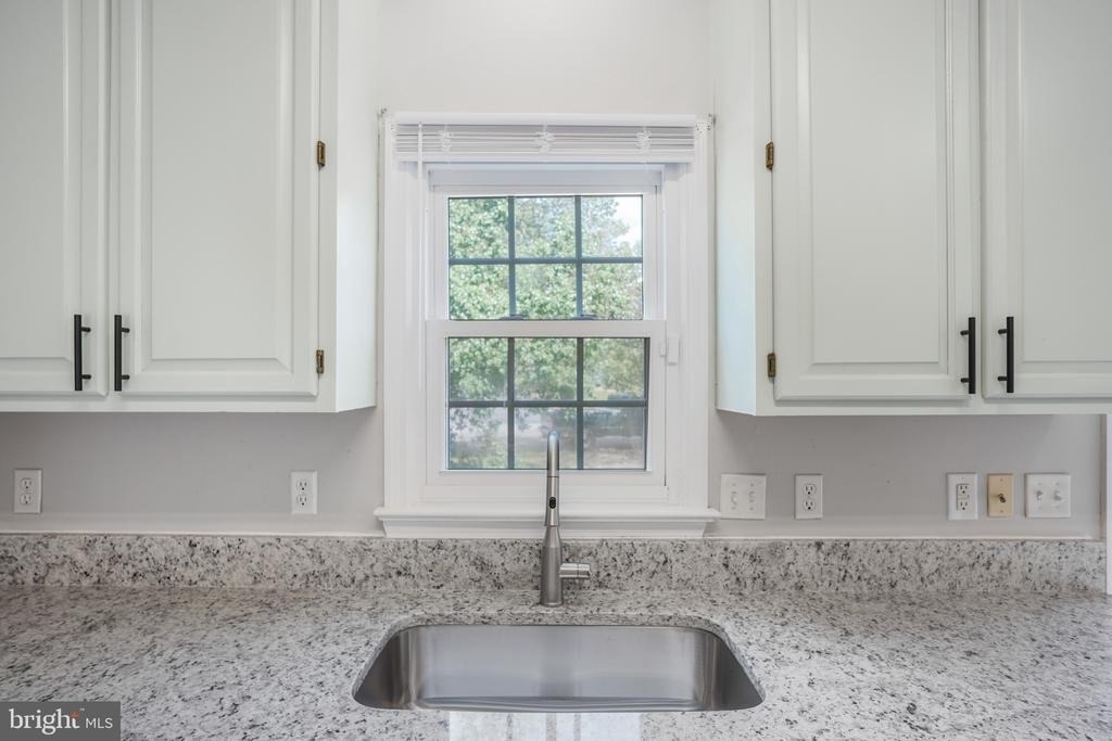 302 Barrie Place - Photo 21