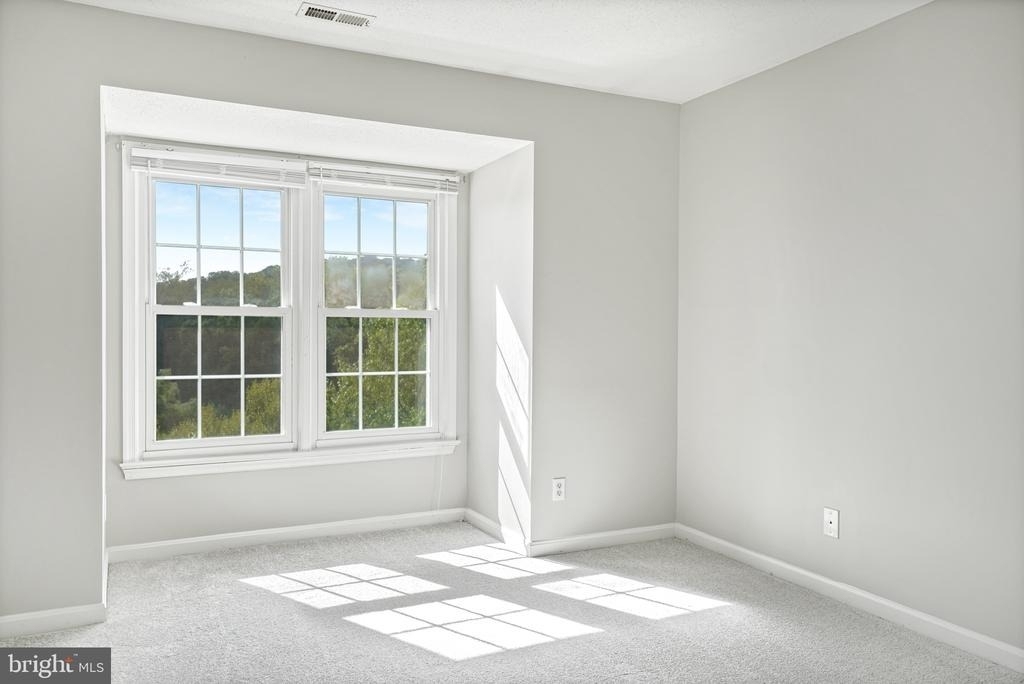 302 Barrie Place - Photo 30
