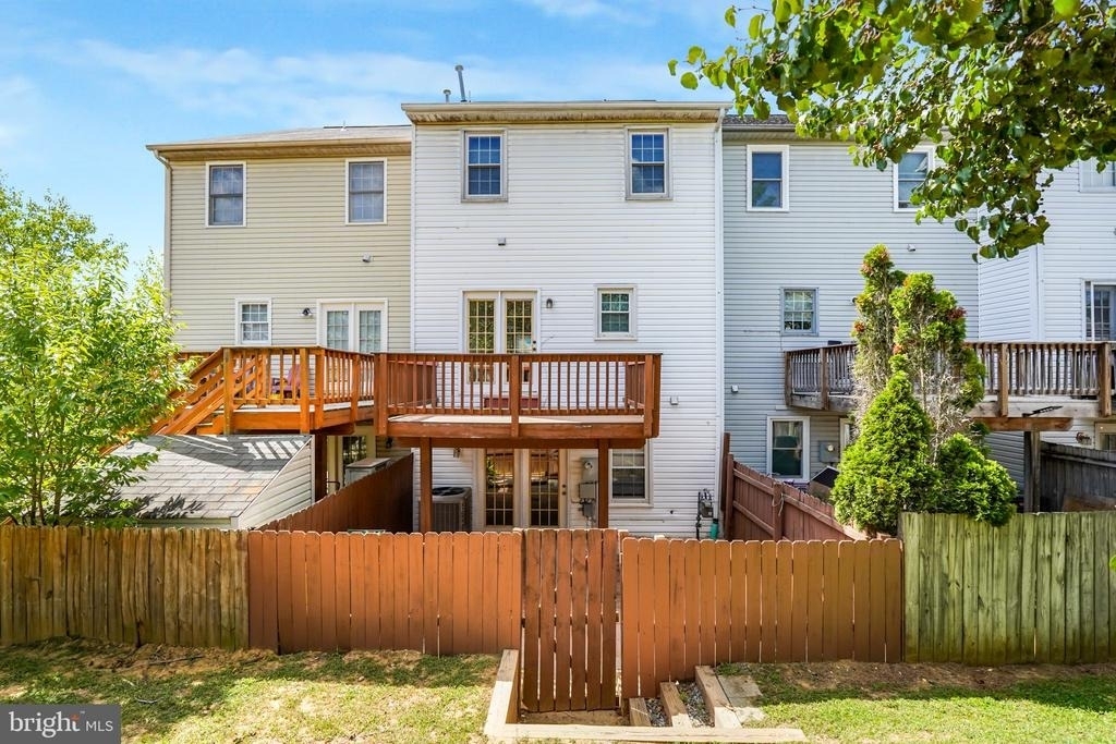 302 Barrie Place - Photo 2