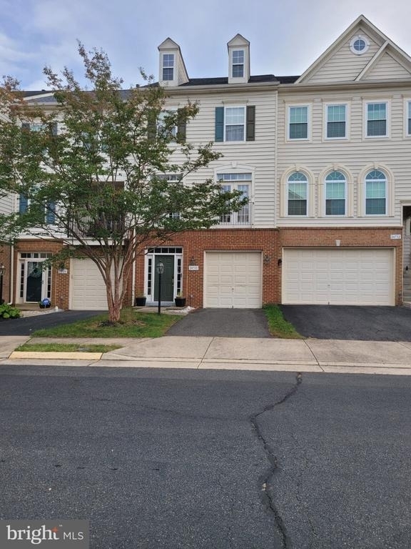 24730 Clock Tower Square - Photo 2