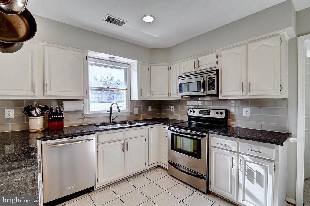 894 Broad Oaks Drive - Photo 3