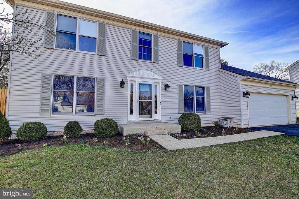 894 Broad Oaks Drive - Photo 0