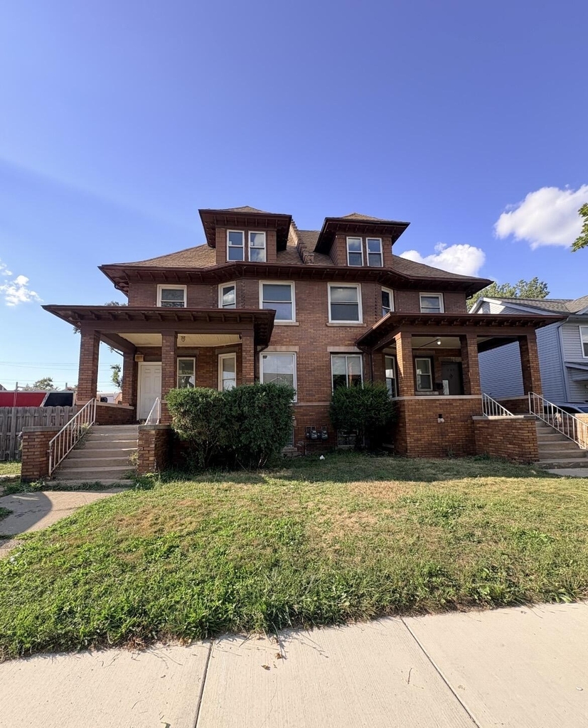 670 Pingree - Photo 0