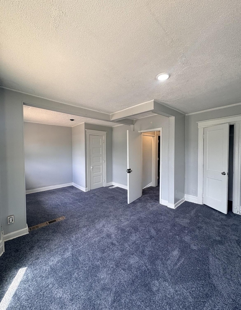670 Pingree - Photo 5