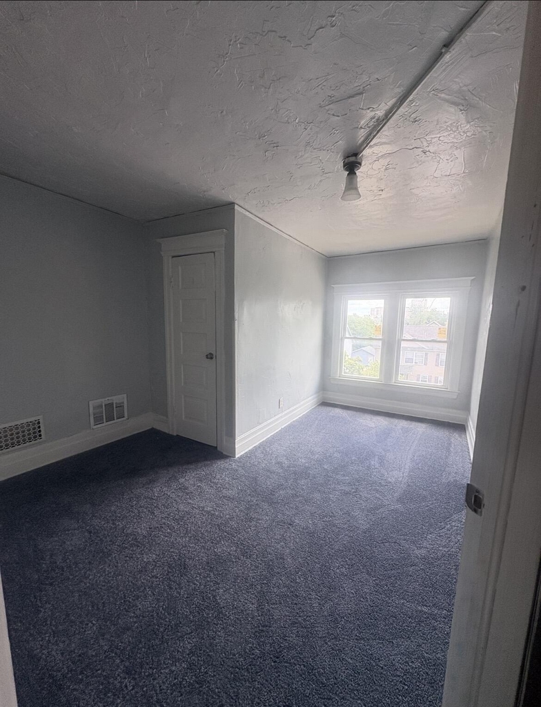 670 Pingree - Photo 8