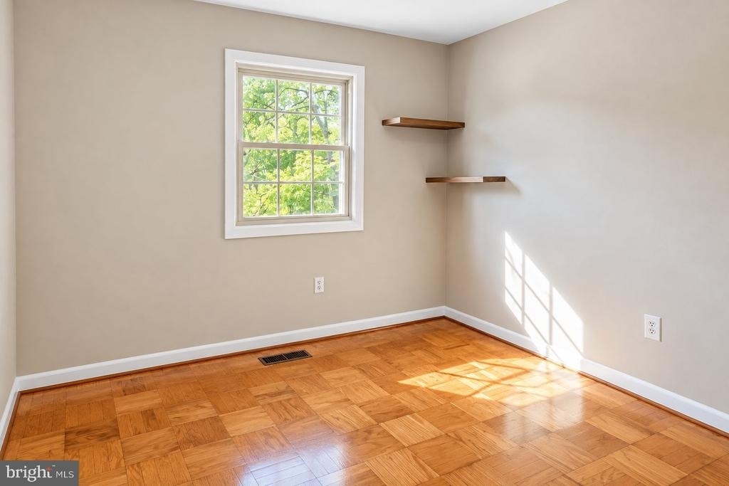 434 Greenbrier Court - Photo 9