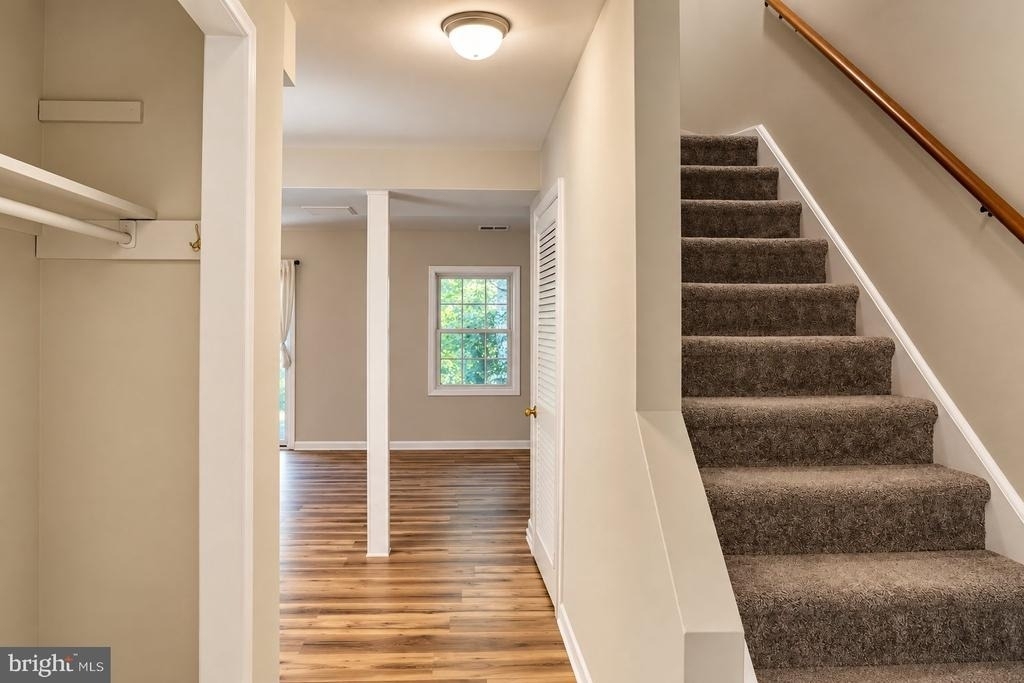 434 Greenbrier Court - Photo 4