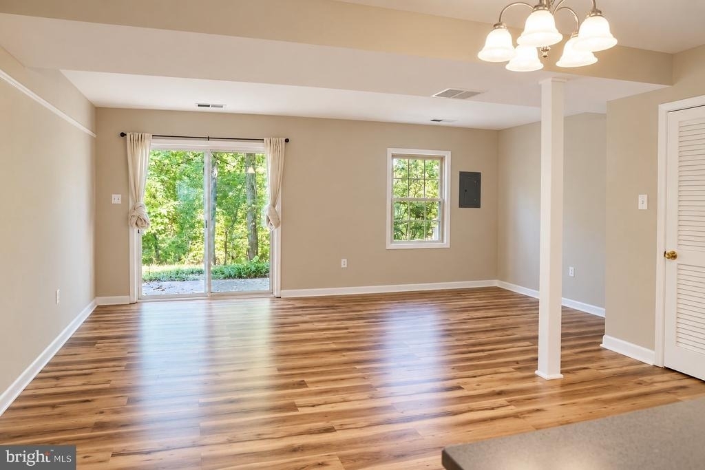434 Greenbrier Court - Photo 3