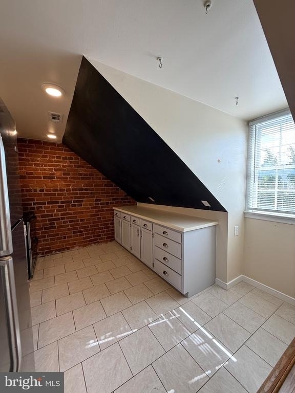 319 William Street - Photo 5