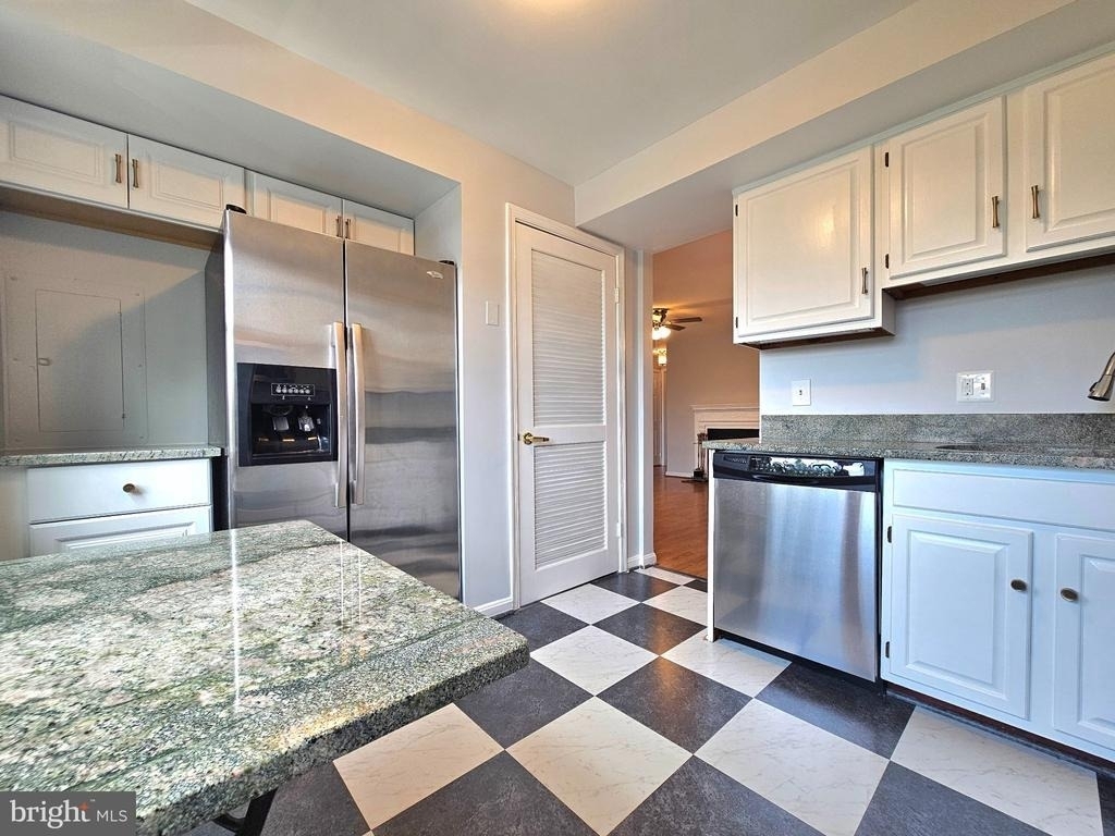 516 N West Street - Photo 11